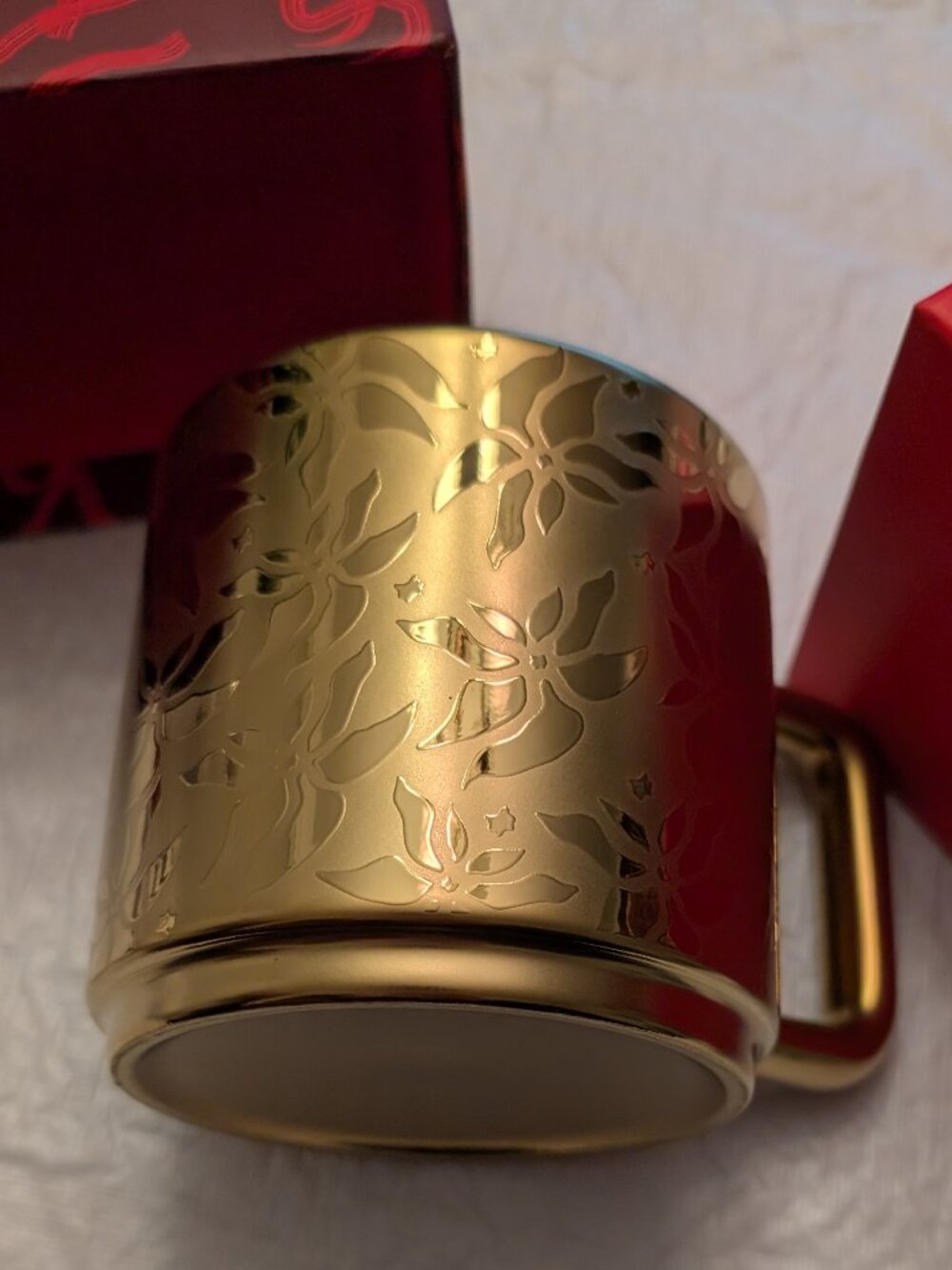 Starbucks Golden Poinsettia Mug  2025 new